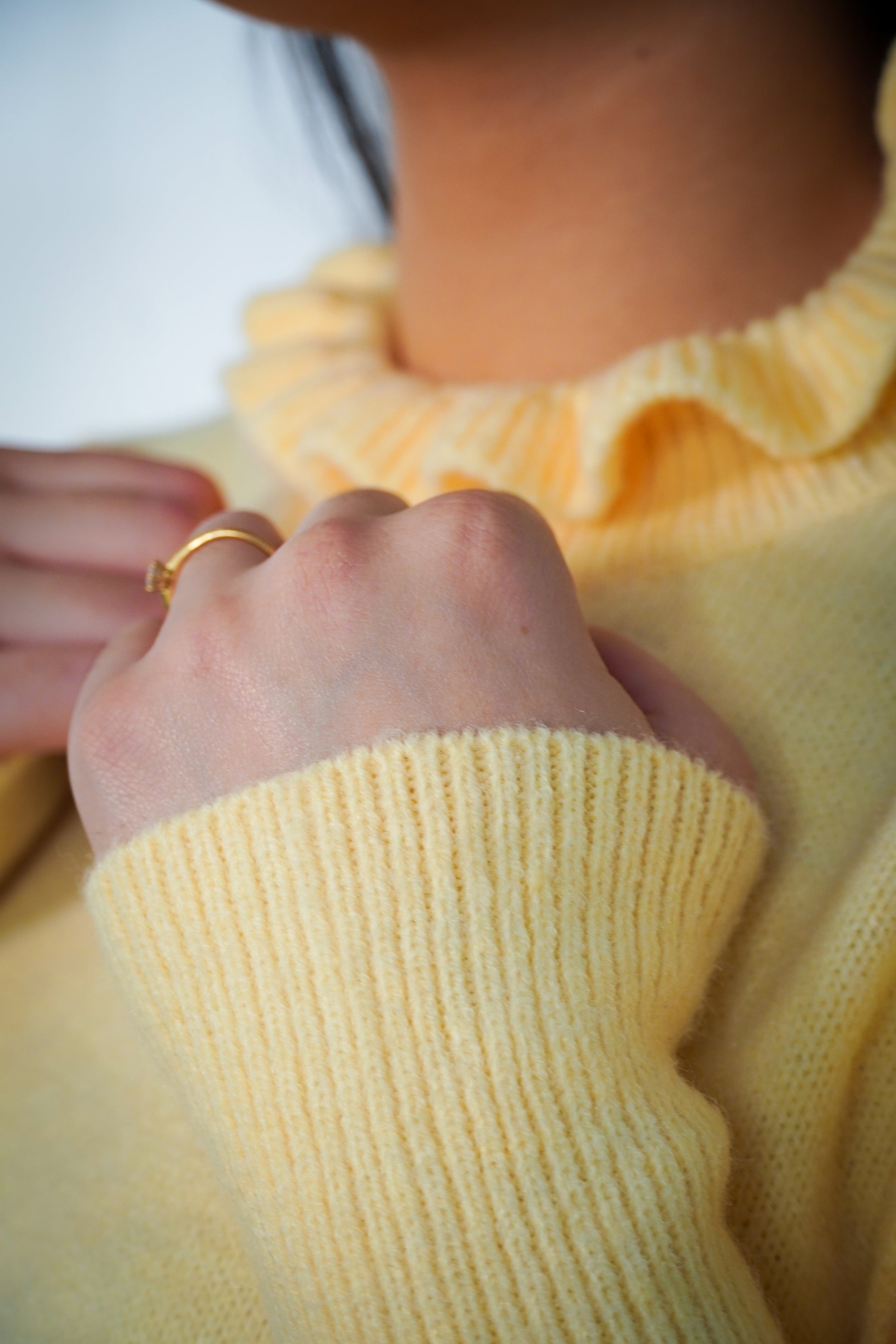 maille fine et ajourée jaune pastel